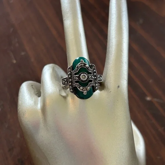 Women’s vintage jade and marcasite ring - Picture 1 of 3